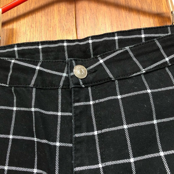 Grid Pattern Pants - Picture 2 of 6